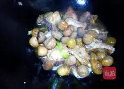 Illustration of how to cook braised short ribs with plum and chestnuts 9