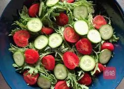 Tuna Garden Vegetable and Fruit Salad (low-fat version) Recipe Illustration 3