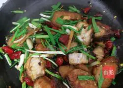 Illustration of how to make spicy herring pieces 12