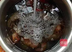 Illustration of how to make beer lobster 4