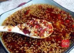 Illustration of how to make cold shredded chicken noodles for high temperatures 16