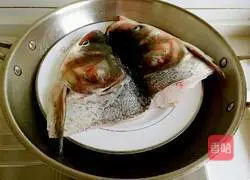 Illustration of how to make fish head with chopped pepper 4