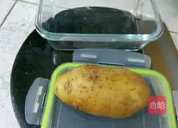 Illustration of how to make microwave mashed potatoes 1