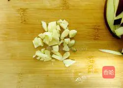 Illustration of how to make stir-fried eggplant shreds 3