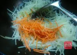 Illustration of how to make fish-flavored shredded pork without chili pepper 8