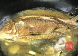 Illustration of how to cook crucian carp with coriander 8