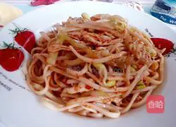 Illustration of making cold noodles with shredded chicken 11