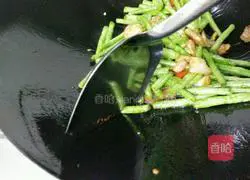 Illustration of how to make twice-cooked pork with green beans 7