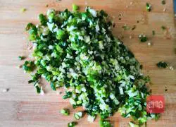 Illustration of how to make egg meat rolls 2