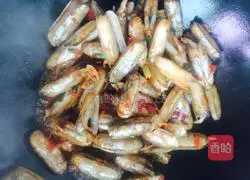 Double Illustration of how to make pepper razor clams 5