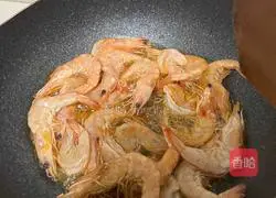 Illustration of how to make pork trotters, ribs and shrimp stew 2