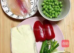 Illustration of how to make pan-fried fish fillet and braised tofu 1