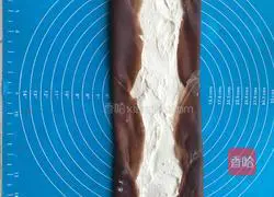 Illustration of how to make cocoa flavored towel rolls 13