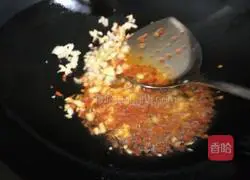 Illustration of how to stir-fry Hunan dried celery with small celery 4