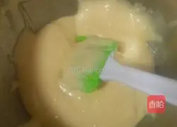 Illustration of how to decorate cakes with yogurt cheese mousse 3