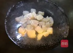 Illustration of how to make tomato dragon fish 6