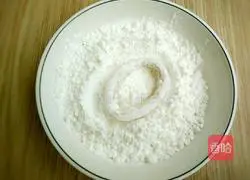 Illustration of how to make squid rings 3