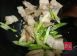 Illustration of how to make non-spicy twice-cooked pork 10