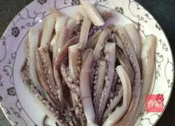 Illustration of how to make cumin squid tentacles 2