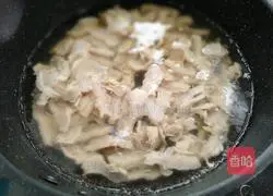 Illustration of how to make spicy stir-fried large intestine 3