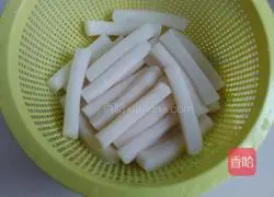 Illustration of how to make fried rice cakes with tomato sauce 3