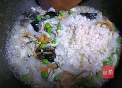 Illustration of how to stir-fry shrimp tendons 9