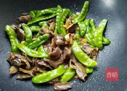 Illustration of how to cook duck kidney and snow peas 5