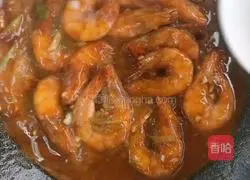 Illustration of braised prawns in oil 11