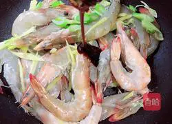 Illustration of braised prawns in tomato sauce and oil 7