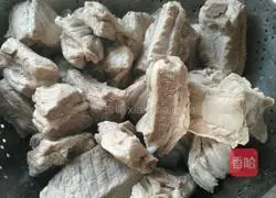 Wild chestnut sweet and sour pork ribs recipe 4