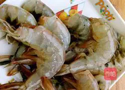 Illustration of making mashed potato and shrimp balls 2