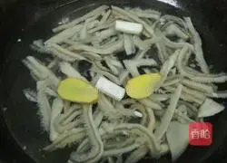 Illustration of how to make stir-fried tripe with broccoli 3