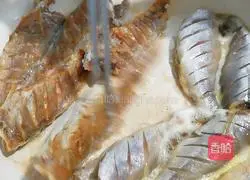 Illustration of how to make pan-fried fish 10