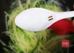 Illustration of how to make stir-fried shredded potatoes 14