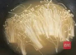 Illustration of how to make warm whole clams with golden needles 3