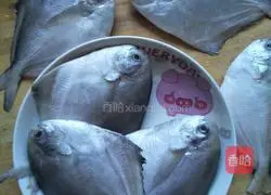 Illustration of how to cook braised large crystal fish 1