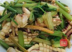 Illustration of how to make fried squid with celery 16