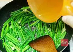 Illustration of how to make twice-cooked pork with garlic moss 9