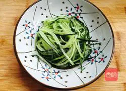 Illustration of how to make garlic white meat 2