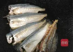 Illustration of how to make pan-fried fresh pond fish 8