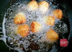 Illustration of making mashed potato and shrimp balls 20