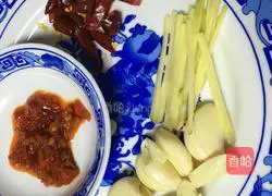 Twice-cooked pork (home-cooked version) recipe illustration 6