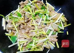 Illustration of how to make garlic-fried meat slices 8