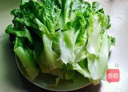 Illustration of how to make lettuce with garlic oyster sauce 1