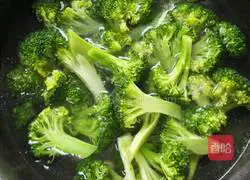 Illustration of how to make stir-fried tripe with broccoli 2