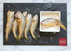 Hunan style small yellow croaker recipe illustration 3