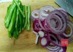 Illustration of how to make beef fried spaghetti 1