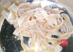 Illustration of the home version of dry pot fat sausage 5