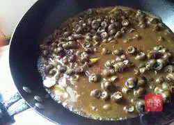 Illustration of how to stir-fry snails 4