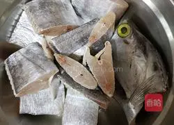 Illustration of how to make celery-flavored hairtail 2